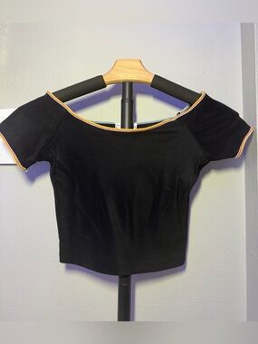 In Charge - Black Short-Sleeve Crop Top with Contrast Trim